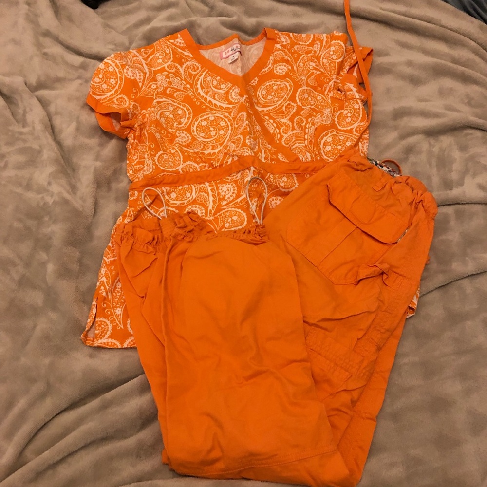 Koi orange scrub set
